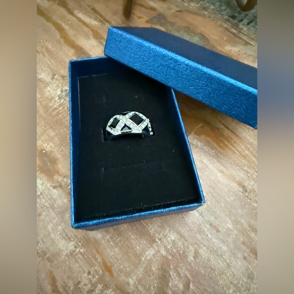 Gorgeous GUESS fashion black and diamond design ring.Size 7.Gift Box included.